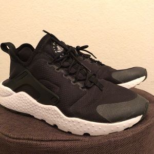 Nike Huarache all black
